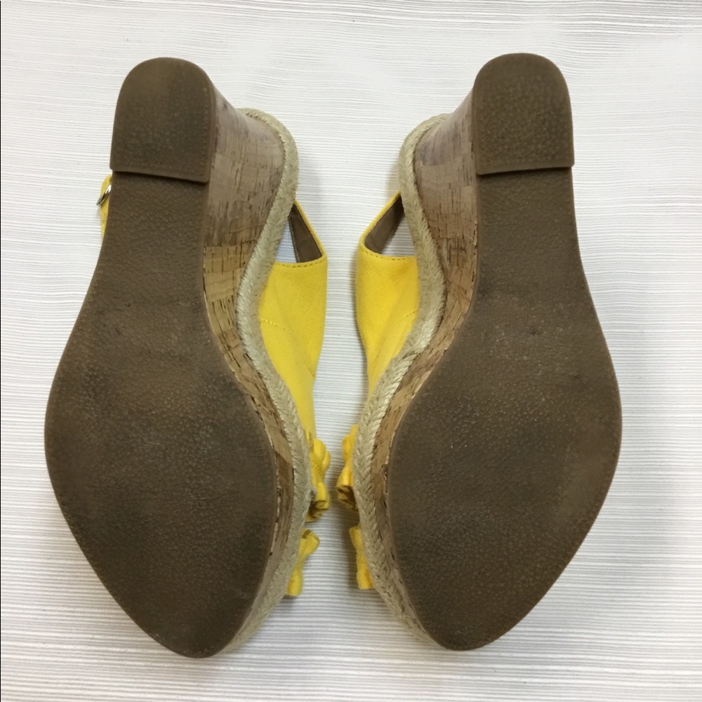 Striking Yellow Platforms.  Wild Diva - Picture 6 of 6